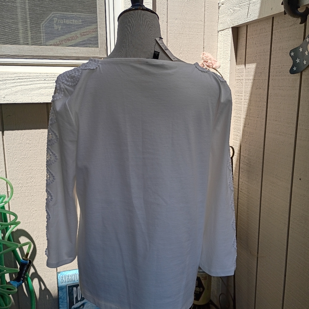 Top - Picture 2 of 3